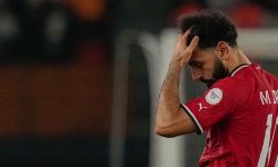 انقسام بين المصريين بسبب عودة محمد صلاح إلى إنكلترا